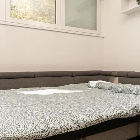 Ena - Located In Quiet Area 500m Of The Sea Apartment
