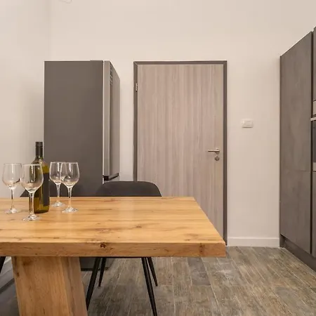 Ena - Located In Quiet Area 500m Of The Sea * Пула