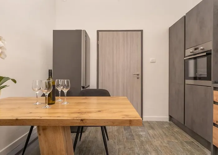 Ena - Located In Quiet Area 500m Of The Sea * Пула