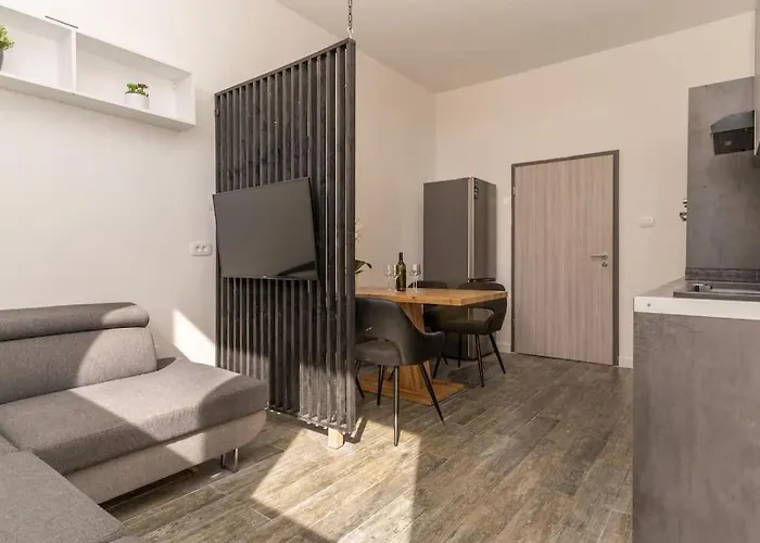Ena - Located In Quiet Area 500m Of The Sea * Пула