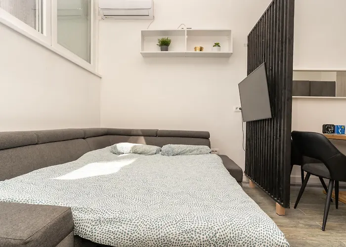 Ena - Located In Quiet Area 500m Of The Sea Пула